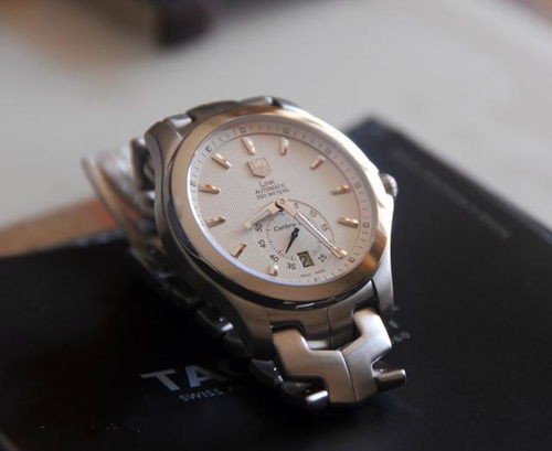 豪爽川表友 一万多豪雅腕表被划伤，宽容化解销售风波