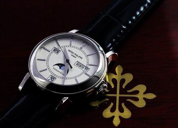 “表王”四面楚歌？天价联名腕表背后，百达翡丽的时代焦虑